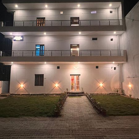 Отель Gulab Residency Варанаси Экстерьер фото
