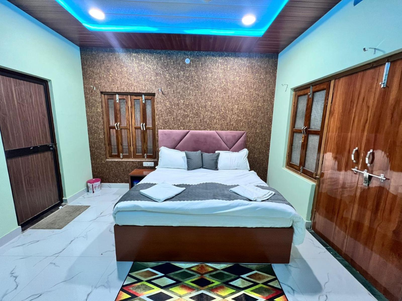 Отель Gulab Residency Варанаси Экстерьер фото