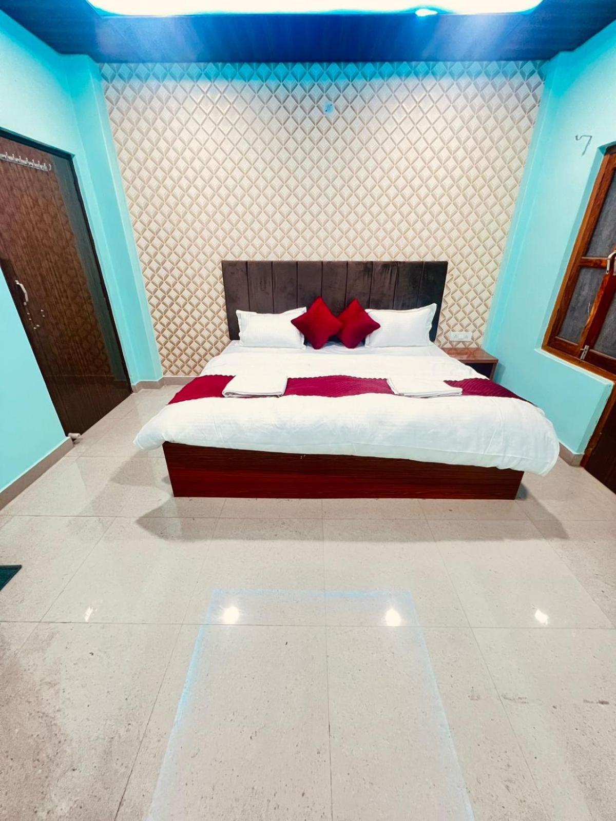 Отель Gulab Residency Варанаси Экстерьер фото